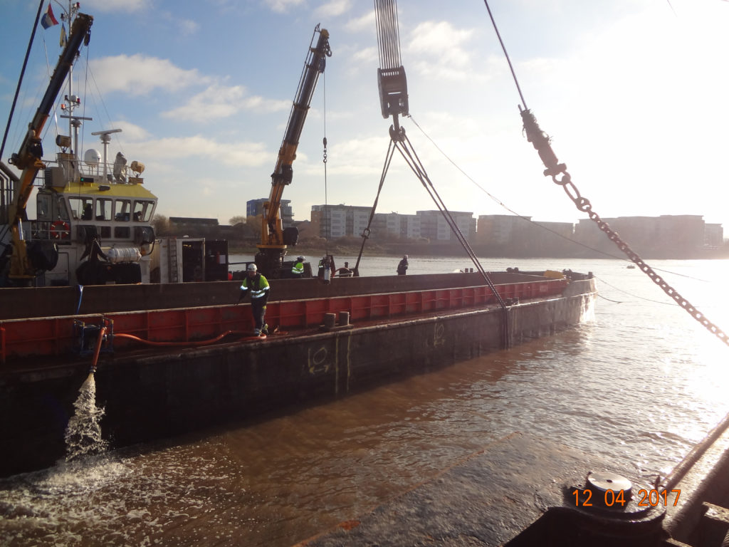 Wreck Removal Of Sunken Barge In River Thames – Dutch Marine BV